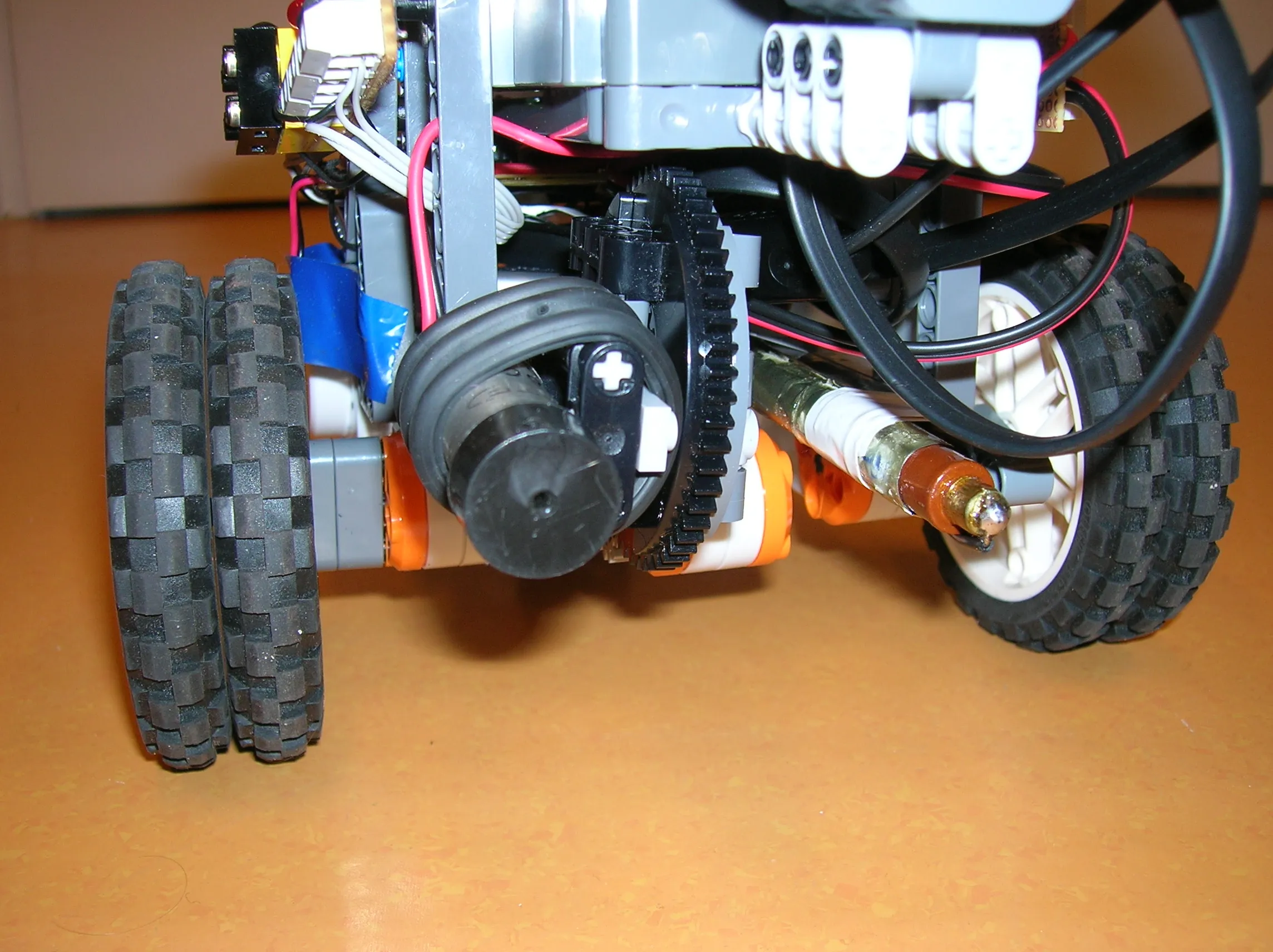 Front view with the Geiger-Müller tube pointing forward