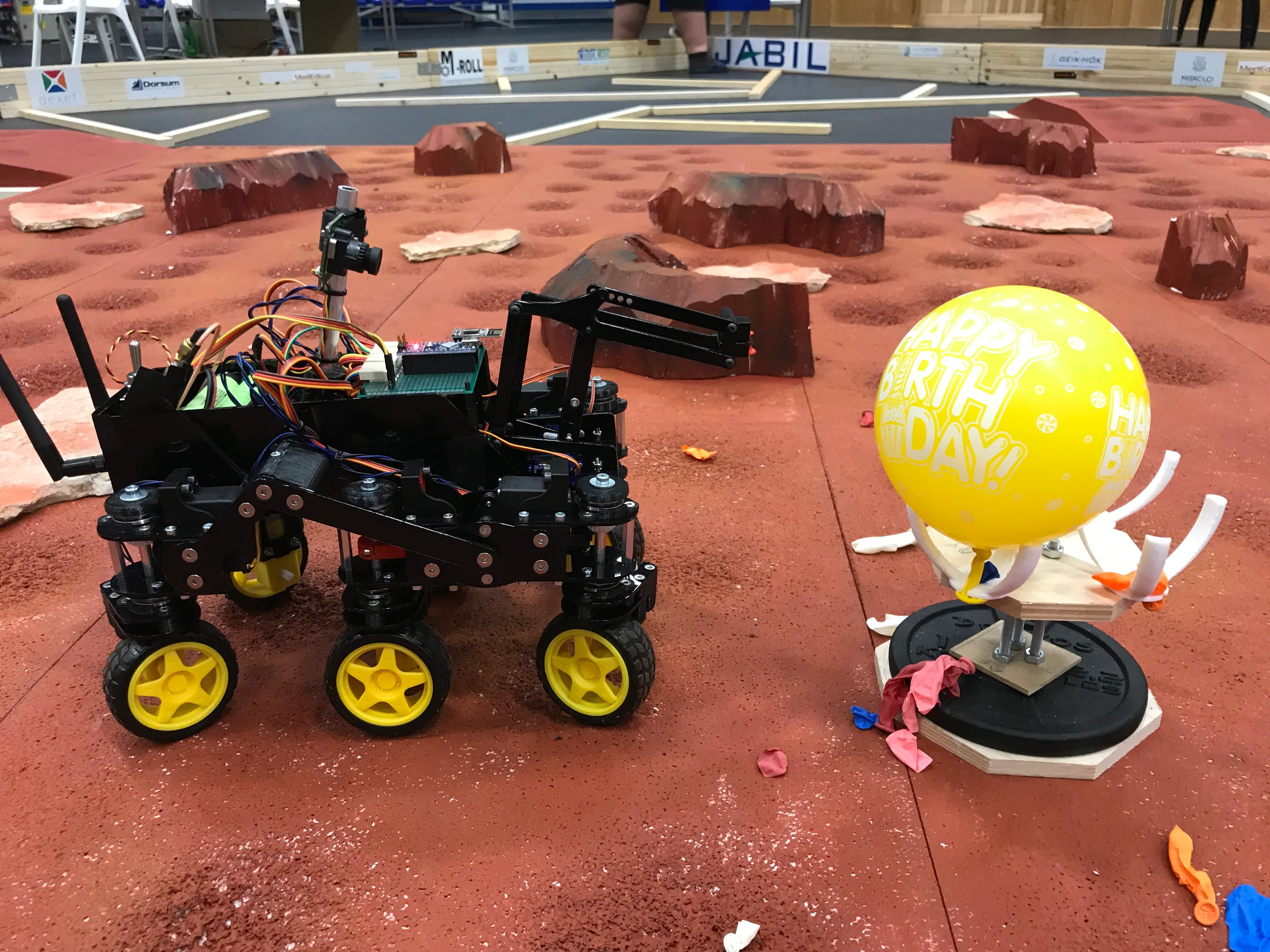 Face to face with a balloon target on the Martian terrain