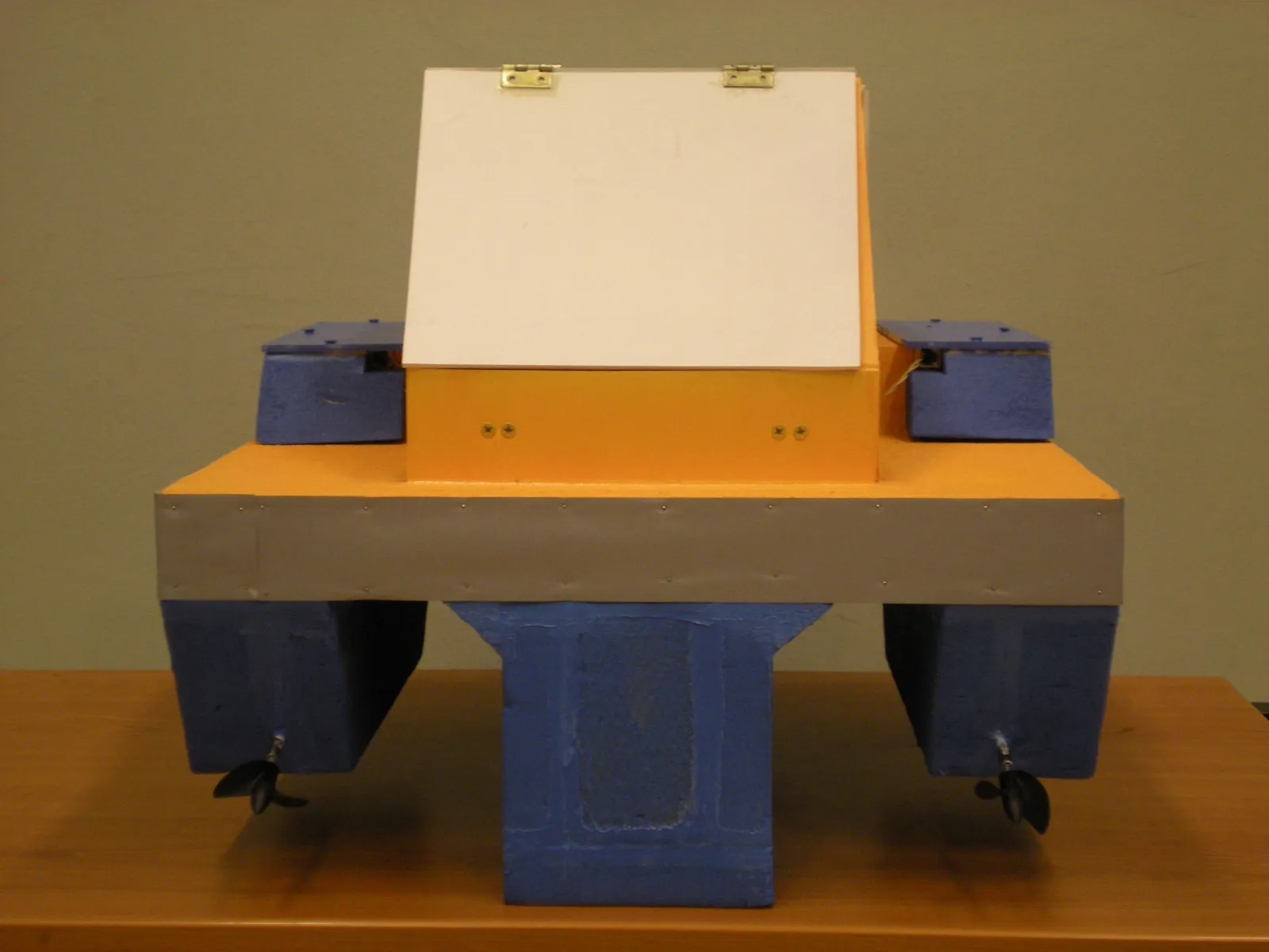 Back view with the three hulls