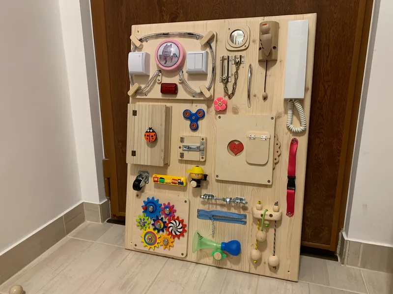 Busy Board for babies that stimulates learning through experiments and sensory feedback