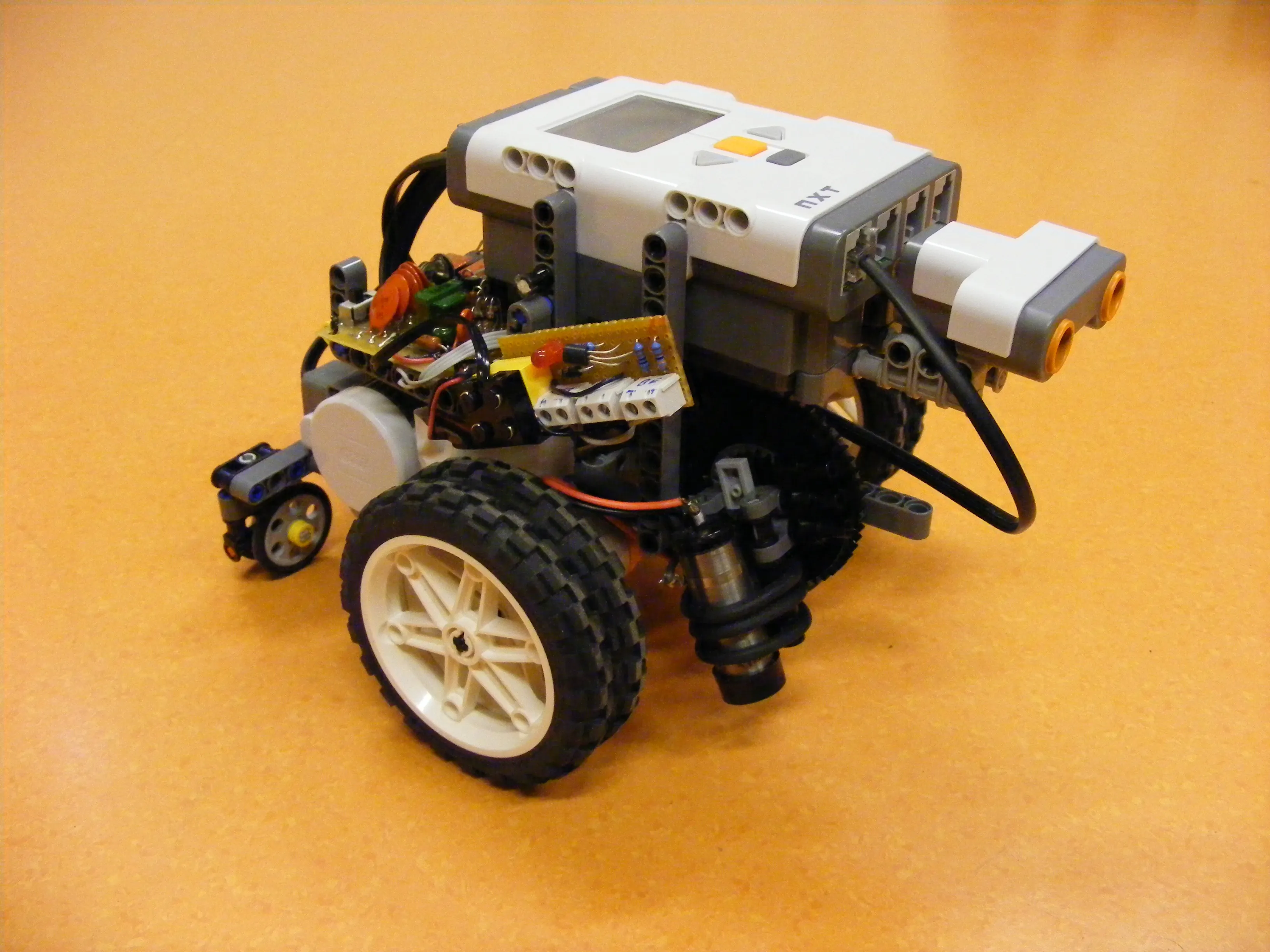 Side view of the robot with the double trailing wheel configuration at the back
